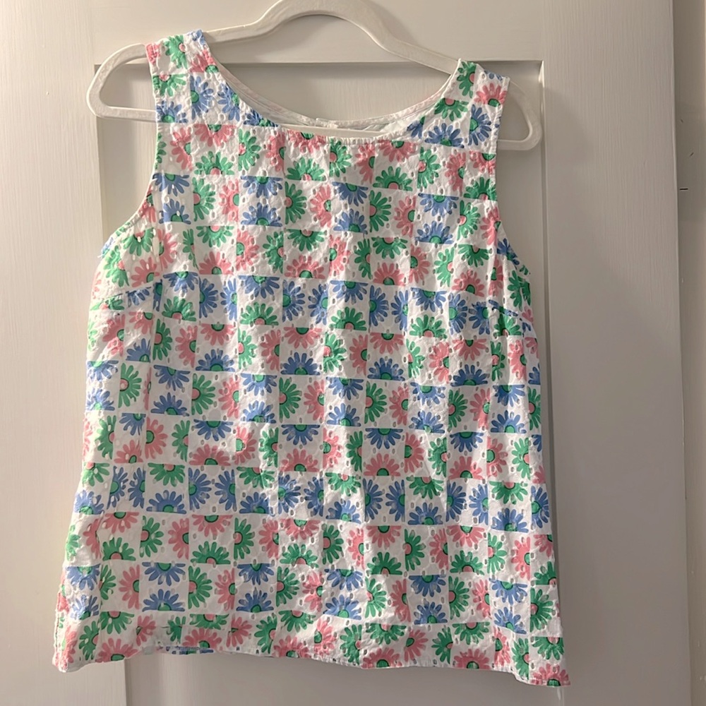 Talbots Darling Women’s Tank blouse in a Size Medium with flower accents